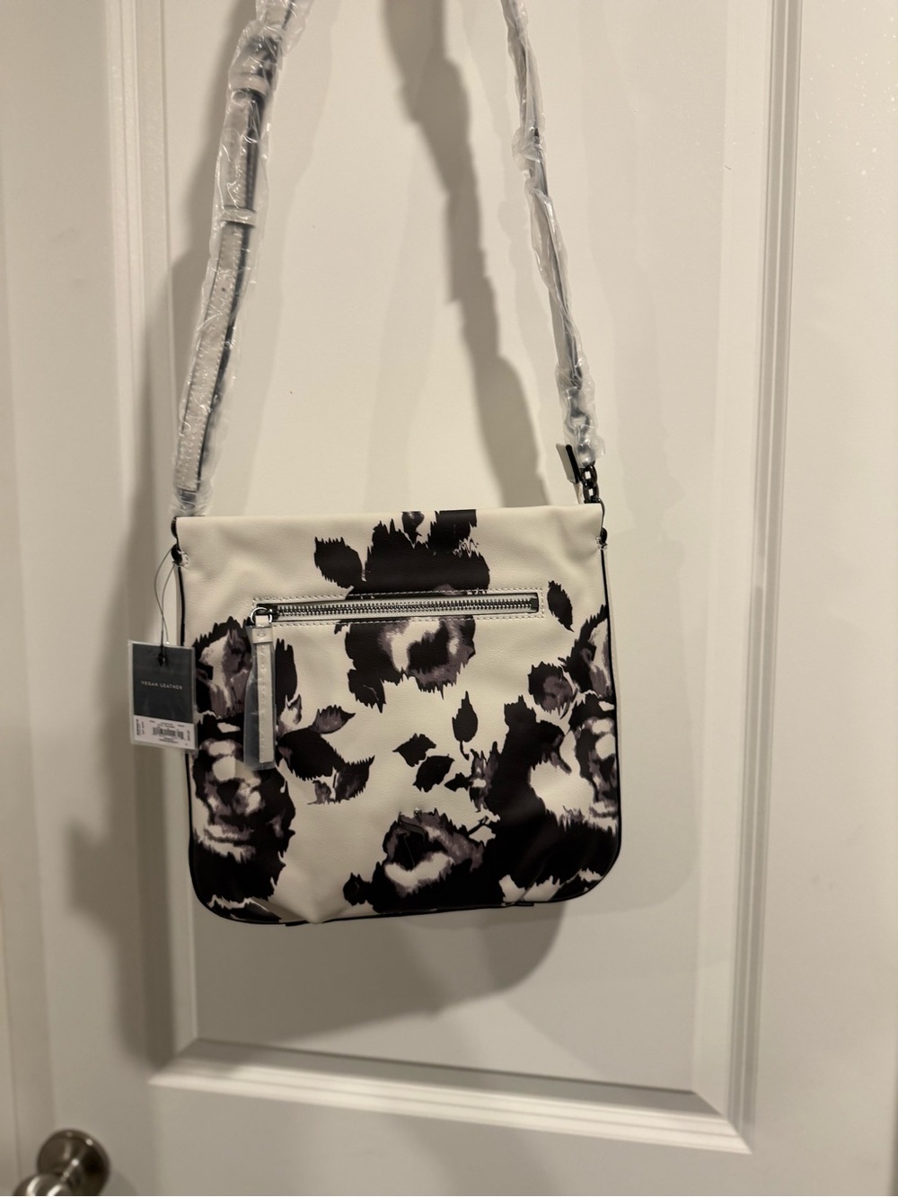 Simply Vera Vera Wang Floral Vegan Leather Crossbody Bag NWT
